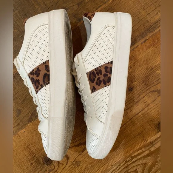 American Eagles Tennis Shoes, Size 9 - Picture 3 of 8